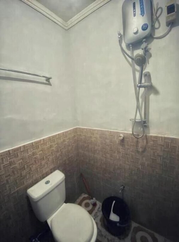 Towels, soap, toilet paper - Studio room, WI-FI, Hotshower, Aircon

 (General Luna)