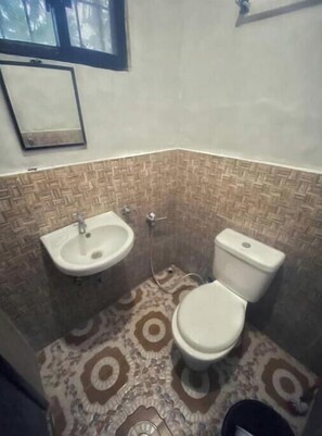 Towels, soap, toilet paper - Studio room, WI-FI, Hotshower, Aircon

 (General Luna)