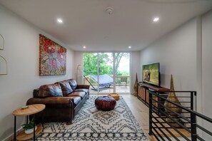 Cabin, Multiple Beds, Patio, Mountain View (Atlas Hideaway) | Living area | 42-inch flat-screen TV with digital channels