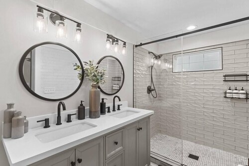 Downtown - Sleeps 8 - We Love Doggies!