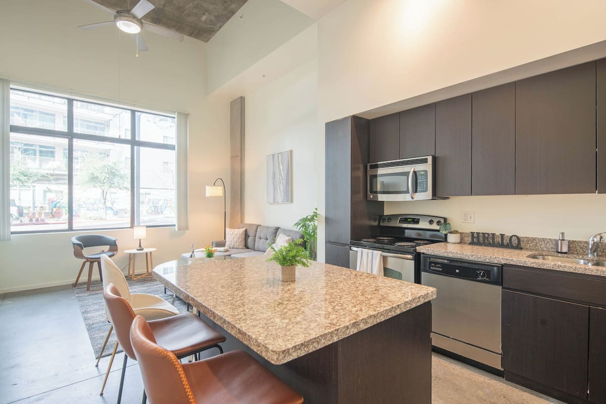 Classic Apartment, 1 Bedroom, Kitchen, Pool View | Dining room