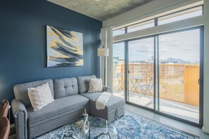 Apartamento premier, 2 quartos, cozinha | Área de estar | Smart TV 55 polegadas com canais digitais