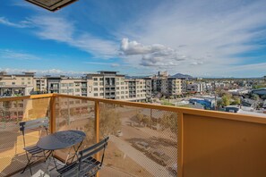 Premier-Apartment, 2 Schlafzimmer, Küche | Balkon
