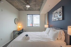 Desk, laptop workspace, iron/ironing board, free WiFi - ROVE LIVING/KL - Roosevelt Point (Phoenix)