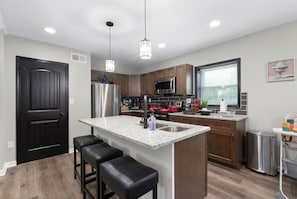 Fridge, microwave, oven, stovetop - Sleeps 30! Themed Home w/ Pool, Hot tub, Pond, Pickleball, Putt Putt, Arcades (Troutman)