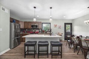 Fridge, microwave, oven, stovetop - Sleeps 30! Themed Home w/ Pool, Hot tub, Pond, Pickleball, Putt Putt, Arcades (Troutman)