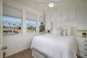 3 bedrooms, desk, iron/ironing board, travel crib