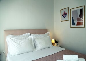 1 slaapkamer, een strijkplank/strijkijzer, wifi, beddengoed