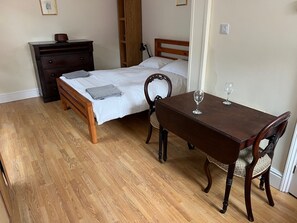 Blackout drapes, iron/ironing board, free WiFi - 7a Sir Alf Ramsey Way (Ipswich)