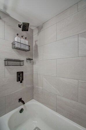 Towels, soap, toilet paper - Stylish Home Near BP/Hospitals (Gary)
