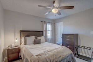 4 chambres, fer et planche à repasser, Wi-Fi, draps fournis