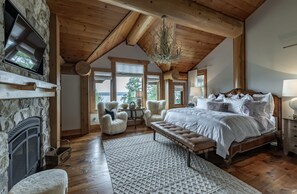 8 bedrooms, free WiFi, bed sheets