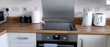 Refrigerador, microondas, horno y lavavajillas