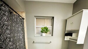 Unclassified image, 2 of 7, button - Cozy 1-bedroom apartment with kitchen, AC, WiFi, located 25 minutes from Disney (Kissimmee)