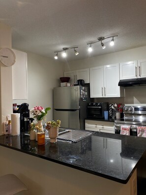 Fridge, microwave, oven, stovetop - Stay in style: near DT + private bathroom (Calgary)
