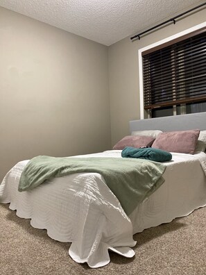 1 chambre, fer et planche à repasser, Wi-Fi gratuit, draps fournis