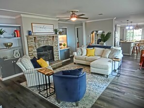 Smart-tv, dvd-afspiller, bøger