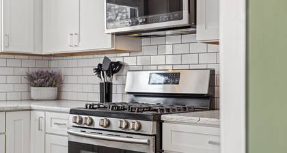 Walk to PNC & Acrisure, King Bed, Spa Baths, Outdoor Oasis, 2 Private Parking