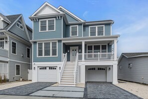 Exterior - 5BR/3.5BA with Oceanview Sundeck, One Block from the Beach (Manasquan)