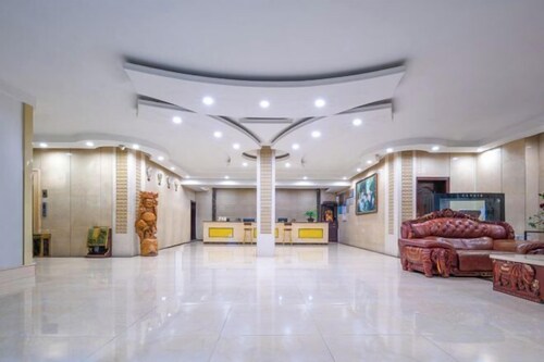 Huaihua Hongxing Hotel (Transit Library South High-speed Railway Station)