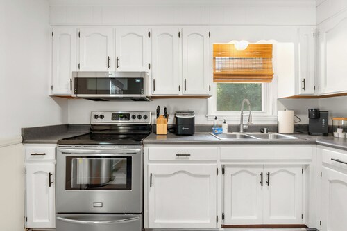 Cozy 2BR newly renovated mid-century modern duplex