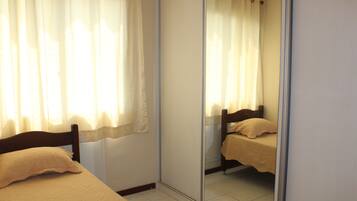 2 quartos, ferros/tábuas de passar roupa, Wi-Fi, roupa de cama