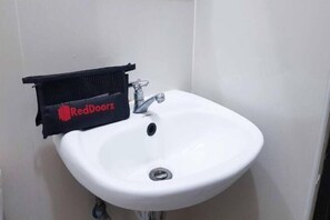 Room - RedDoorz @ PWL Exclusive Resort Cebu (Carmen)