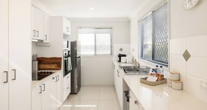 3 Bdr Apt! Private Balcony! Garage Parking! 119D3