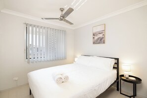 3 habitaciones, escritorio, tabla de planchar con plancha y wifi gratis 