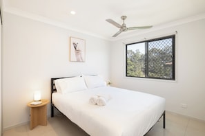 3 bedrooms, desk, iron/ironing board, free WiFi