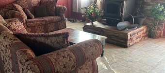 Charming 4-bedroom mobile home with WiFi and AC in Timberon