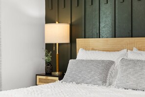 2 bedrooms, desk, iron/ironing board, travel crib