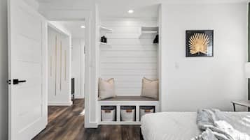 2 bedrooms, desk, iron/ironing board, travel crib