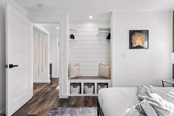 2 bedrooms, desk, iron/ironing board, travel crib