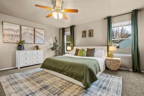 7 sovrum, skrivbord, strykjärn/strykbräda och resesäng