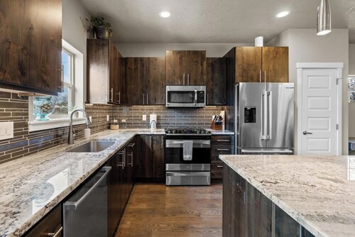 Hot Tub-Modern-Central