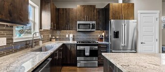 Hot Tub-Modern-Central