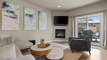 Smart TV, fireplace, offices, computer monitors