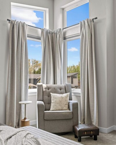 Aviation Themed- Hot Tub- Gas Firepit