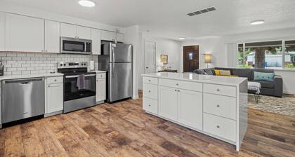 Large Backyard- Family and Pet Friendly