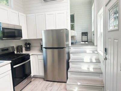 Pitaya Cabin @ Vinyard Winery, 6 Adults, 2 Kids, Wifi, AC, Fallbrook