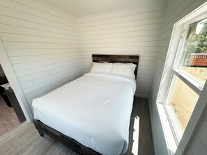 2 bedrooms, iron/ironing board, free WiFi, bed sheets - Pitaya Cabin @ Vinyard Winery, 6 Adults, 2 Kids, Wifi, AC, Fallbrook (Fallbrook)