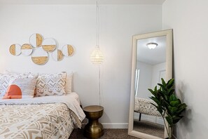 2 bedrooms, iron/ironing board, free WiFi, bed sheets - Pet Friendly- Large Backyard (Boise)