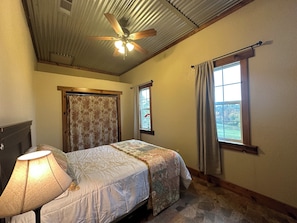 2 bedrooms, free WiFi, bed sheets - STAY IN PEACE AND HISTORY (Gillham)