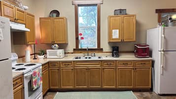 Fridge, microwave, stovetop, coffee/tea maker