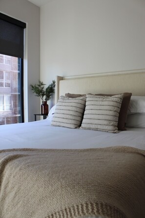 1 quarto, escrivaninha, ferros/tábuas de passar roupa, Wi-Fi de cortesia