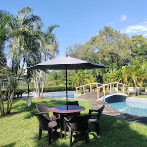 2 piscinas al aire libre