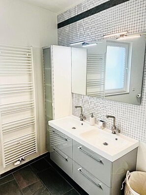 Bathroom - Luxury two bedrooms flat (Luxembourg City)