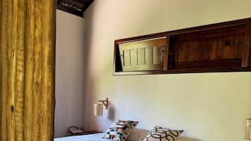 Apartamento conforto, sacada, vista para o pátio | Ferros/tábuas de passar roupa, Wi-Fi de cortesia
