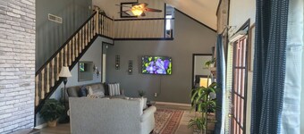 4-Bedroom House with Private Pool near Cowboy Stadium and DFW